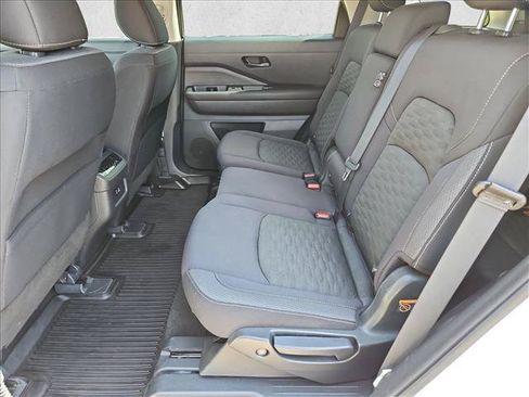 Used 2024 Nissan Pathfinder SV FWD image 18