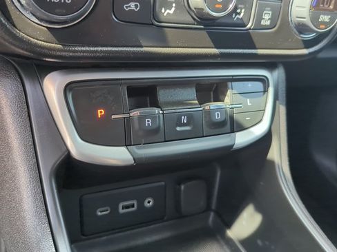 Used 2024 GMC Terrain SLE w/ Driver Convenience Package AWD/4WD image 23