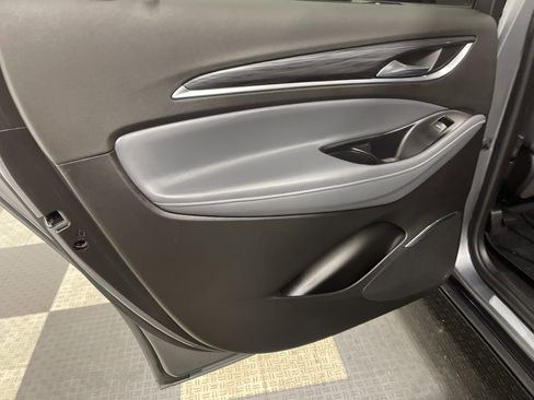 Used 2018 Buick Enclave Essence image 15