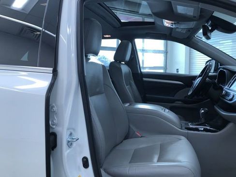 Certified 2017 Toyota Highlander XLE image 24