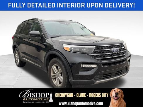 Used 2022 Ford Explorer XLT w/ Equipment Group 202A AWD/4WD image 3