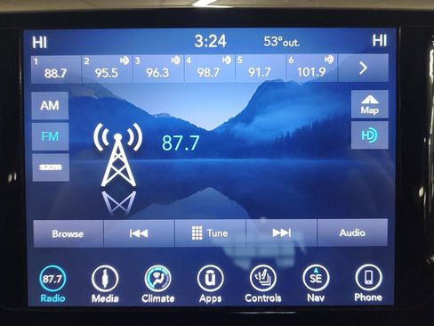 Used 2018 Chrysler Pacifica Touring-L image 9