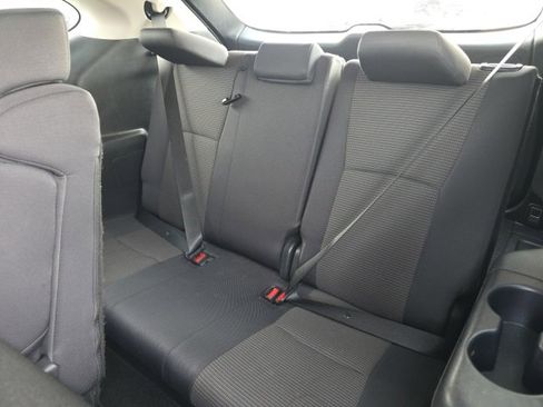 Used 2024 Toyota Highlander LE image 11