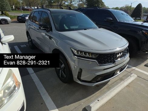 Used 2023 Kia Sorento EX w/ Panoramic Sunroof Package image 2