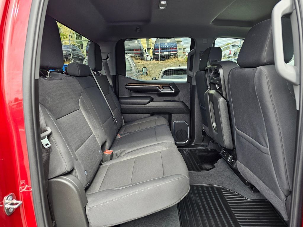 Used 2024 Chevrolet Silverado 1500 LT AWD/4WD image 11