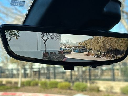 Used 2022 Chevrolet Bolt EUV Premier w/ Super Cruise Package image 24