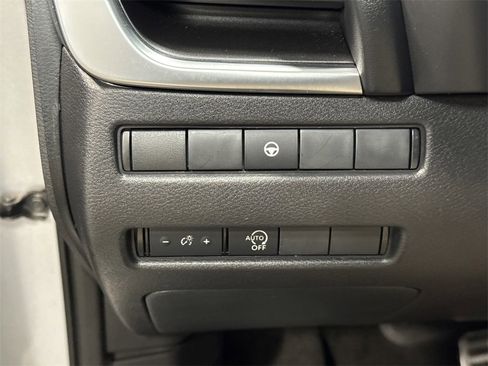 Used 2023 Nissan Rogue SV image 22