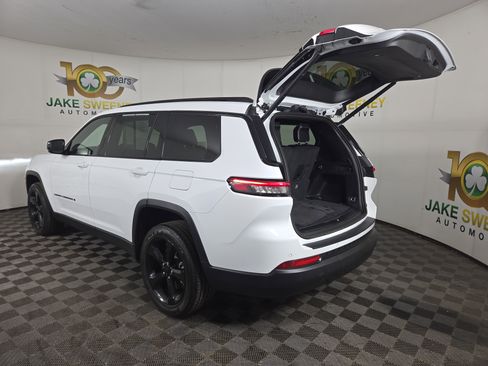 Used 2023 Jeep Grand Cherokee L Laredo image 33