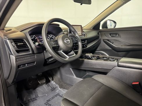 Used 2023 Nissan Rogue S image 14