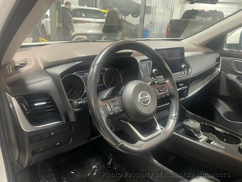 Used 2021 Nissan Rogue SV AWD/4WD image 11