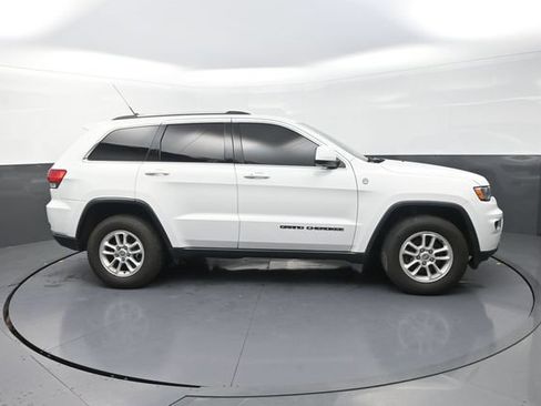 Used 2019 Jeep Grand Cherokee Laredo AWD/4WD image 22