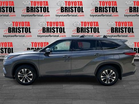 Used 2021 Toyota Highlander XLE image 7