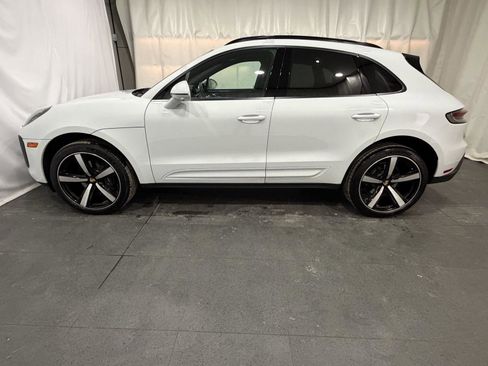 Used 2025 Porsche Macan image 2