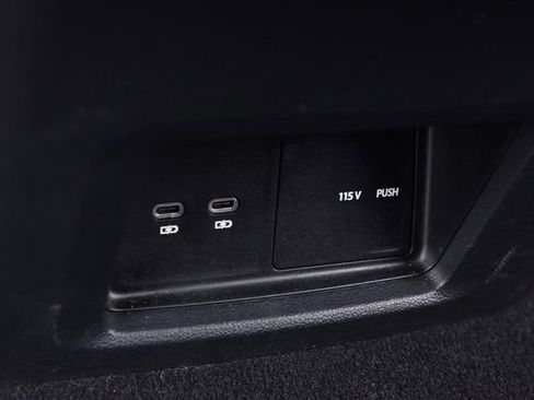 Used 2025 Volkswagen Atlas Cross Sport SE FWD image 23