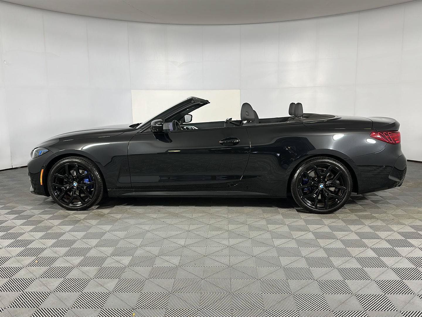 Used 2025 BMW 430i xDrive Convertible w/ M Sport Package AWD/4WD image 5