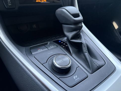 Certified 2025 Toyota RAV4 LE AWD/4WD image 13