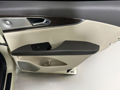 Used 2016 Lincoln MKX Reserve w/ Luxury Package image 29