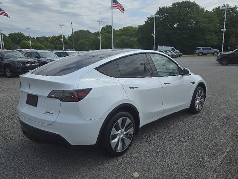 Used 2023 Tesla Model Y AWD image 5