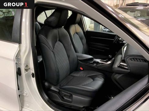 Certified 2020 Toyota Camry SE image 8