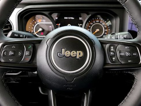Used 2025 Jeep Wrangler Unlimited Sport AWD/4WD image 12