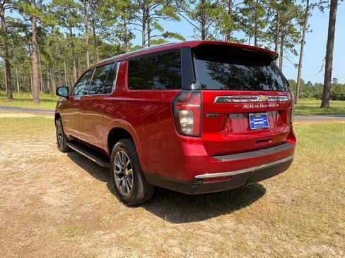 Used 2023 Chevrolet Suburban LT w/ Luxury Package AWD/4WD image 3