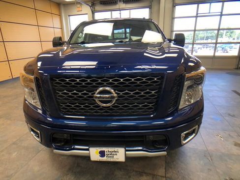 Used 2018 Nissan Titan PRO-4X w/ Pro-4x Convenience Package AWD/4WD image 2