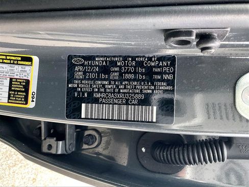 Used 2024 Hyundai Venue Limited image 30