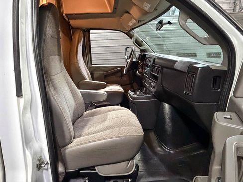 Used 2017 Chevrolet Express 3500 image 23