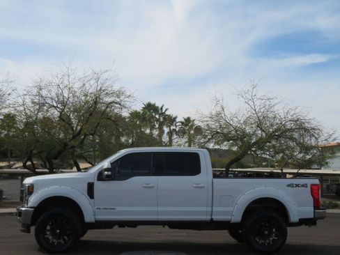 Used 2019 Ford F350 Lariat image 2