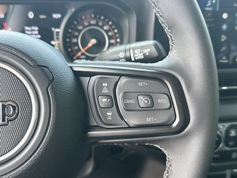 Certified 2025 Jeep Gladiator Mojave AWD/4WD image 27