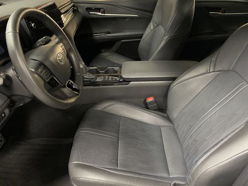 Used 2025 Toyota Camry XSE image 16