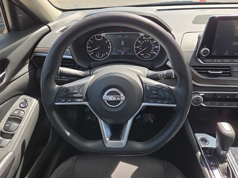 Used 2024 Nissan Altima 2.5 SV FWD image 18