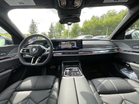 Used 2026 BMW 740i xDrive AWD/4WD image 17