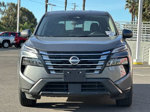 Used 2024 Nissan Rogue SV image 7