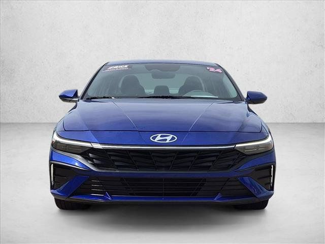 Used 2024 Hyundai Elantra SEL FWD image 2