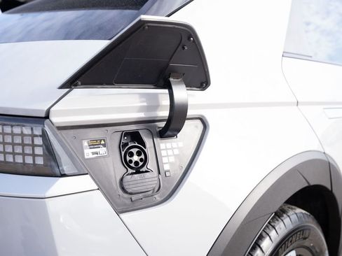 Certified 2024 Hyundai Ioniq 5 SEL image 10