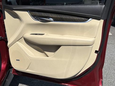 Used 2018 Cadillac XT5 FWD image 16