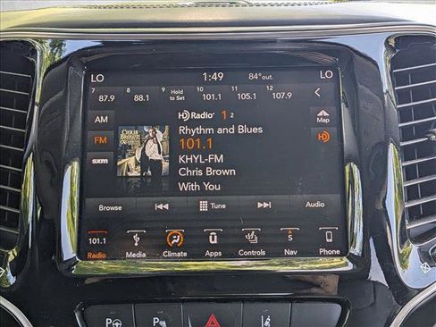 Used 2019 Jeep Cherokee Overland w/ Technology Group AWD/4WD image 13