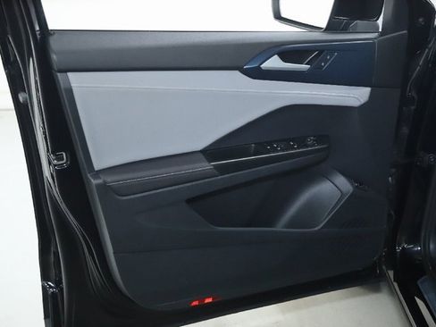 Used 2024 Volkswagen Taos SE image 16