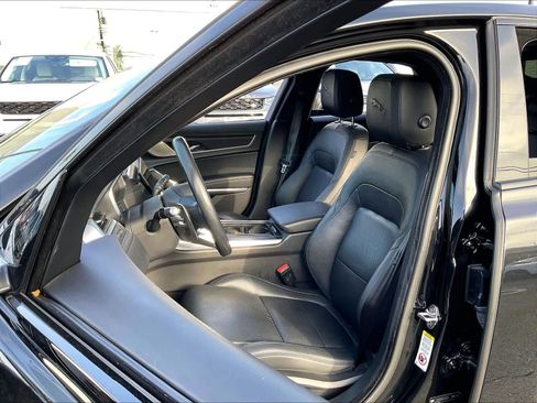 Used 2022 Jaguar XF SE image 25