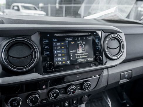 Used 2018 Toyota Tacoma TRD Off-Road w/ Technology Package AWD/4WD image 29