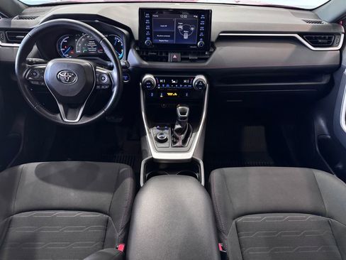 Used 2021 Toyota RAV4 SE image 10