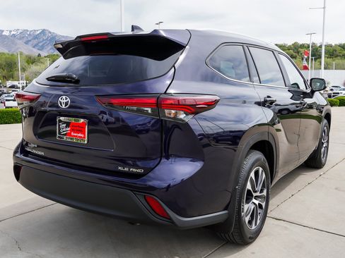 Certified 2025 Toyota Highlander XLE AWD/4WD image 8