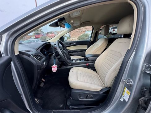 Used 2020 Ford Edge SE image 9