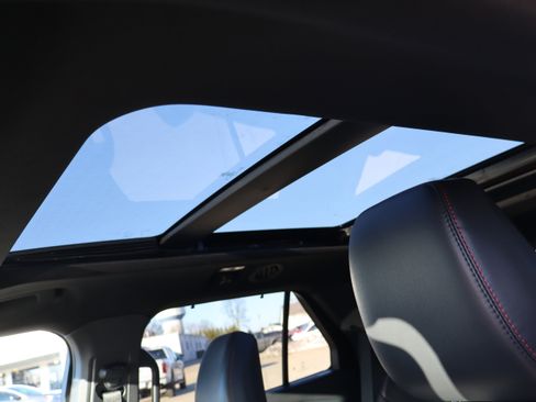 Used 2025 Ford Explorer ST image 27