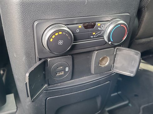 Certified 2022 Ford Explorer XLT RWD image 16