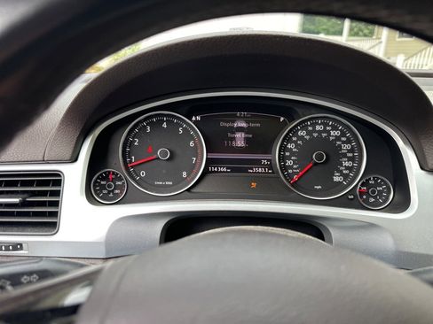 Used 2014 Volkswagen Touareg VR6 image 16