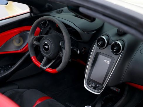 Used 2019 McLaren 570S Spider image 12