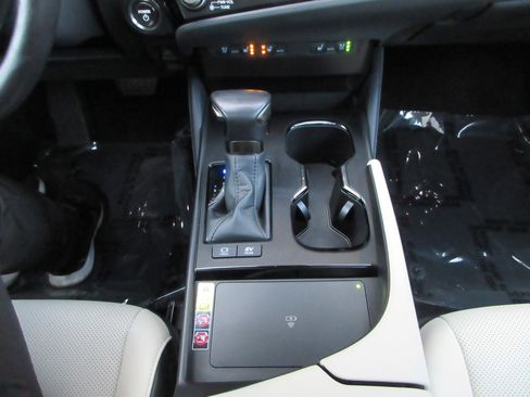 Used 2025 Lexus ES 300h w/ Premium Package image 47