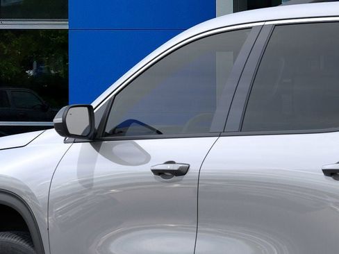 New 2026 Chevrolet Traverse LT w/ Driver Confidence Package FWD image 36